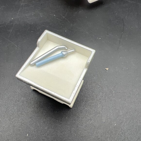 Sylvanian Families Calico Critters Country Dentist Bunny Rabbit Incomplete - Picture 9 of 15